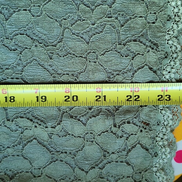 Green Lace Sleeveless V-Neck Top - Picture 8 of 8